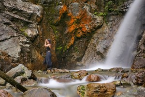 【7月7日-蟠龙谷瀑布群】品尝海窝子古镇土味美食，清凉小溪玩水，摄影最美蟠龙谷瀑布群！