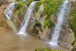 【8月10日特惠活动-石门子瀑布群】摄影石门子夬石河畔瀑布群，徒步、溯溪、抓螃蟹、捉鱼，人少景美的夏季避暑地！