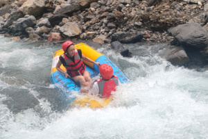 【8月31日特惠-西岭峡谷漂流】来自西岭雪山的清凉，摄影玩水网红古镇斜源镇，品土味美食！