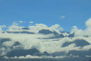 【国庆特惠-原始森林采不完的蘑菇+增头羌寨两日游】云朵上的千年羌寨增头寨，巴谷原始森林采摘蘑菇，赏明月赏星空！