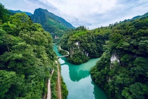 【4月20日-南宝山大峡谷+挖不完的折耳根】春天打野的新线路，挖不完的折耳根，南宝山大峡谷+木梯羌寨+宁静的原始秘境！