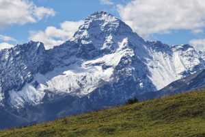 【12月28日-猛古雪山】登金黄色的高山牧场，摄影美丽雪山和云海，远眺“小冈仁”霸王山！