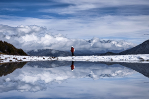 【1月10日赏雪-纳山之眼】登峰纳山之眼，摄影大黄峰、雪隆包、霸王山、猛古雪山、虹桥雪山、牛羊成群、云海翻腾同框的美景！