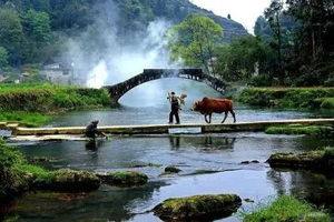 【春节-恩施秘境5日游2月17日发团】邂逅恩施大峡谷的宏伟奇景，探秘“雄、奇、秀、幽、险”的东方科罗拉罗！