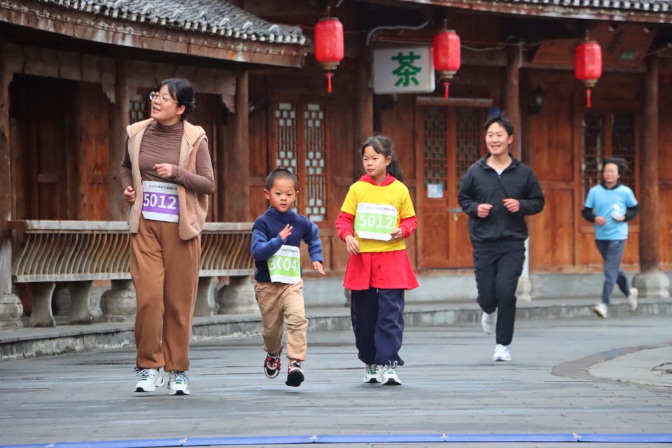 EF130A9D-ECD9-4C17-BC4E-0960BD610B6A