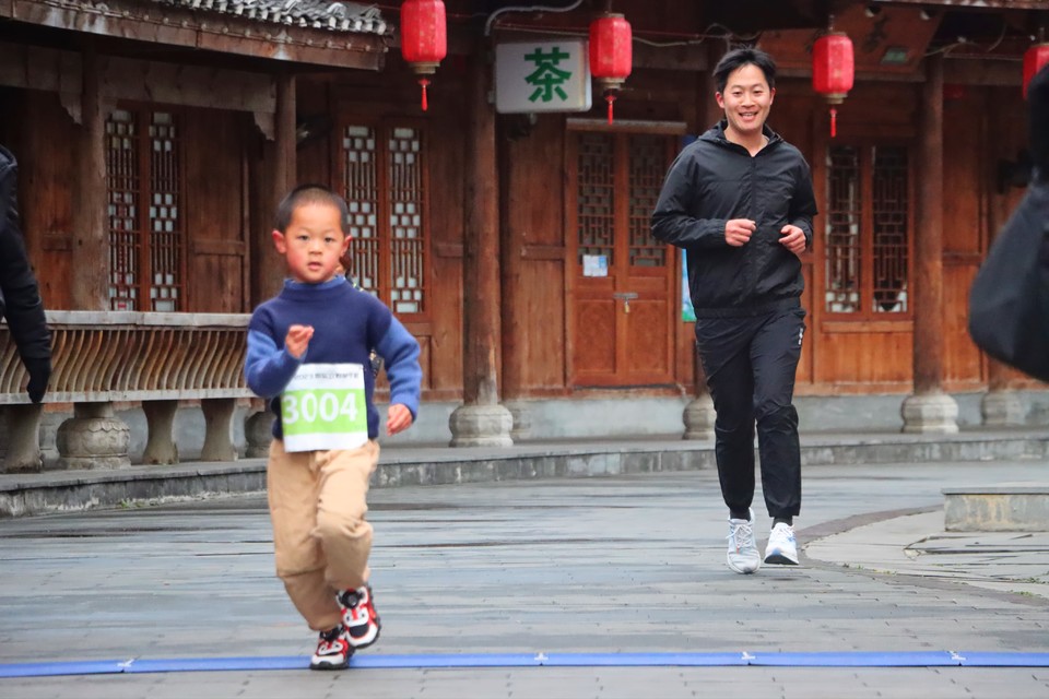 8EA03D5C-8286-4ABC-B395-850EFB98DDE8