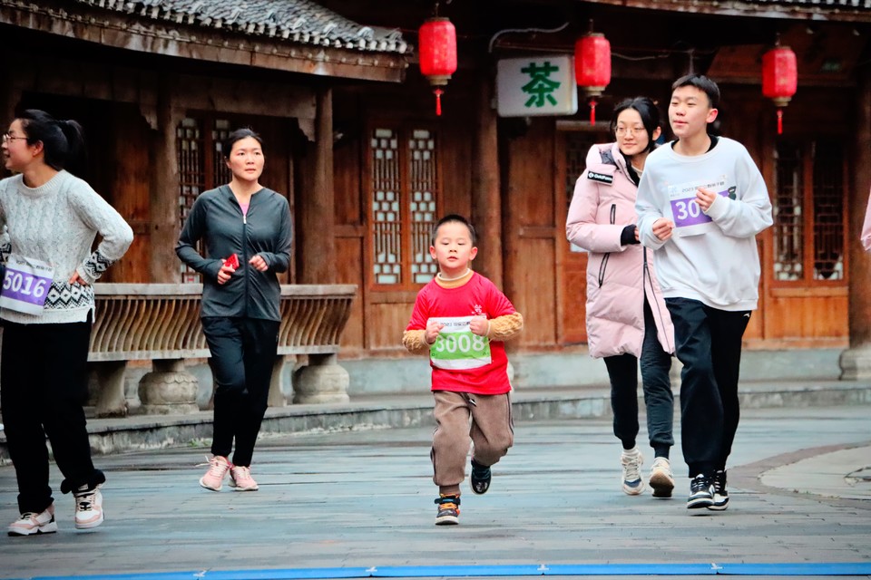 A2F307D8-7A0D-40B1-9260-7CD6601DBAAA