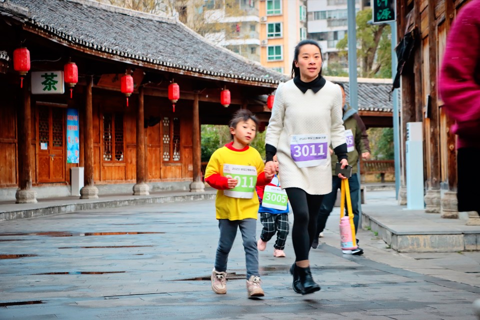 106F1C37-40A1-45EE-ABB1-59D7CAB09591