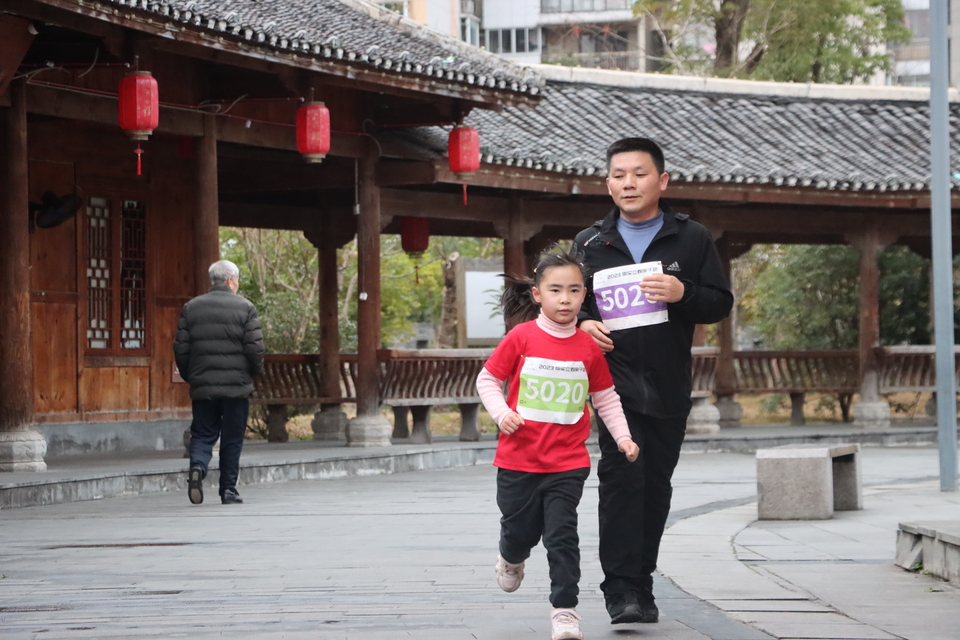 D327260F-1A66-4B7B-9207-6449CD9F2FBF