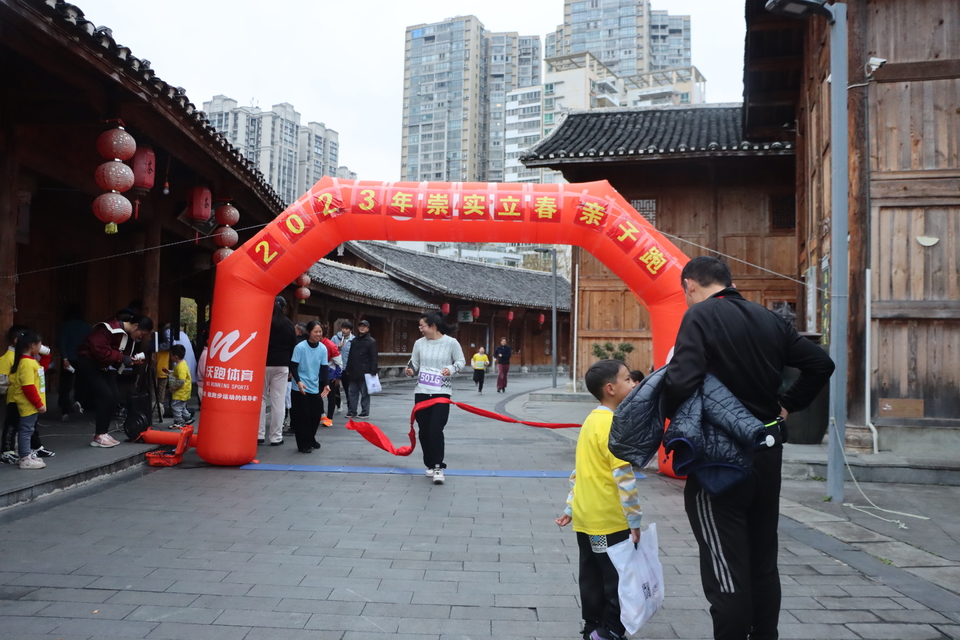 A2B320F5-D691-4DE4-B0E9-511956BA6378