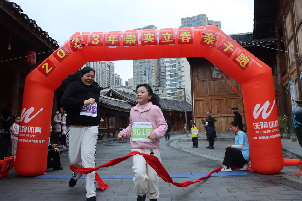 5F205D63-FEAA-4CCF-BB44-850AB28E8D0E