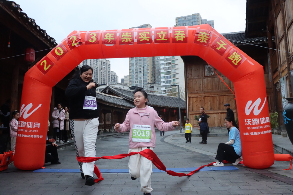 04FF36B8-C614-42B9-BA99-0051E7F7B2E4