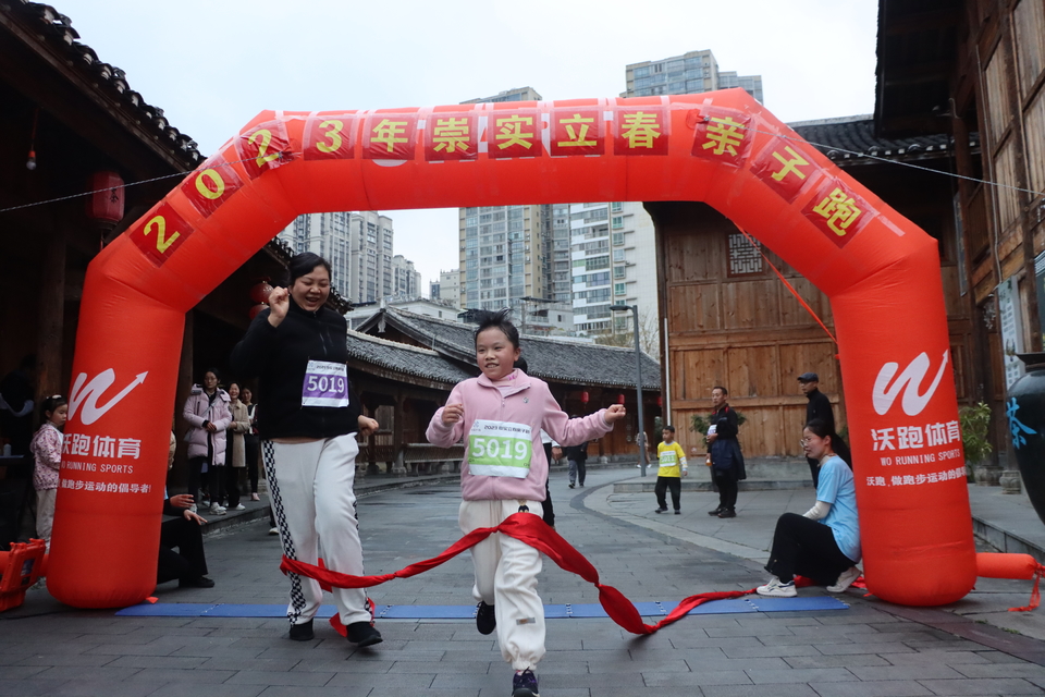 185C4F7D-40AC-4FD9-BCFB-460AE9E58B74