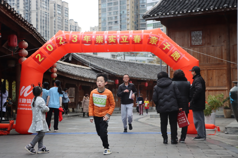 8AC31AC8-5A25-4C2E-8431-D3C076E5FA3F