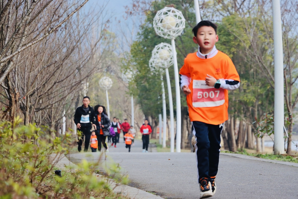 E8FB296A-1FA3-4520-B1C2-167B3A1E6F15