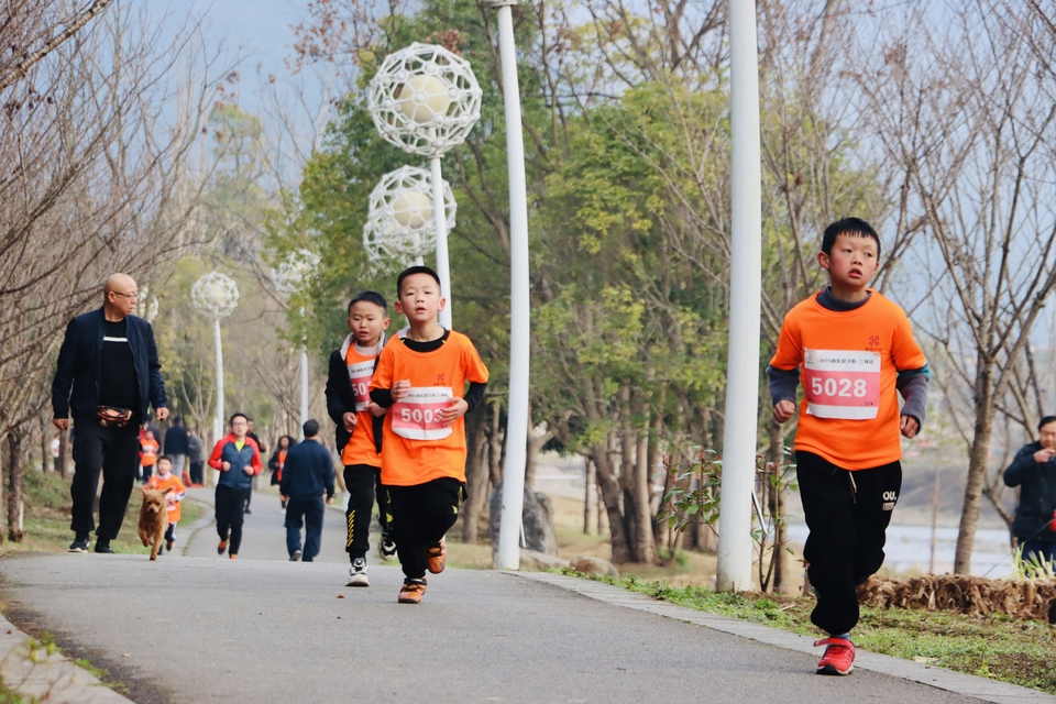 3F03F7BB-FDD0-40F9-AF69-52F8E79360A3