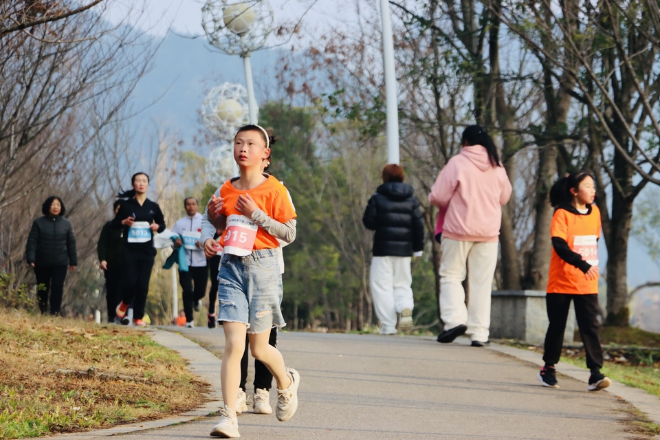 90FDC39F-E387-4873-8A8F-52C3743D25BE