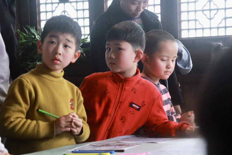 AD911B7C-0CA0-44E5-B0DA-A30B729A2307