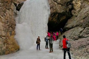 【i旅行•1日】勇者无畏•东胡林-鳌鱼沟-西胡林一日徒步穿越｜一路冰瀑溪流，秘洞暗河，野趣十足