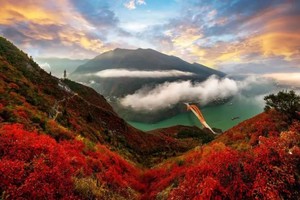 【周末2日】长江三峡｜红叶醉三峡の中国最红的秋季美景之一，两天一晚感受三峡风韵