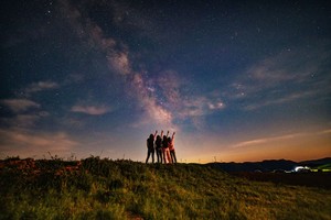 【星空露营招募】孤山之巅！共赴英仙座流星雨盛宴！烧烤·蹦迪·啤酒·星空大片