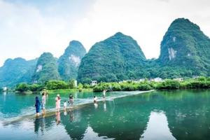 【广州出发】每周五晚出发阳朔轻旅行3日游！漫步漓江，遇龙河竹筏穿越古桥下，老寨山赏漓江湾，打卡网红如意峰，西街艳遇