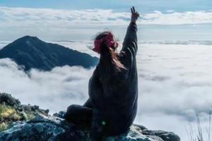 【端午假期】深圳东莞出发！清远油岭瑶寨、万山朝王、广东第一险峰金子山映山红、玻璃桥、天梯、云海、篝火长桌宴二日游