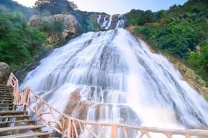 【广州出发】增城白水寨瀑布1日游！打卡大丰门水库网红大坝，徒步白水寨、森林栈道、峡谷天池、天南第一梯、国内落差最大瀑布