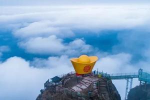 【国庆假期】5A连州地下河、水墨山水湟川三峡、中国第一财宝名山-金子山云海 玻璃桥、英西峰林、油岭瑶寨耍歌3日游