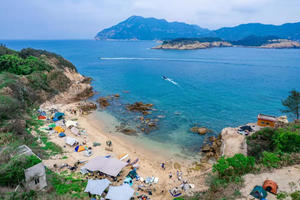【清明/五一】广州出发！大亚湾竹篙岛露营2日丨海岛隐藏玩法：避世玻璃海玩水，体验一回渔夫生活，坐船才能到达星空营地