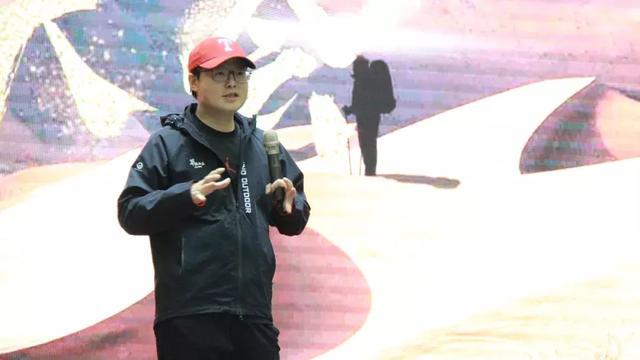 破浪迎晨曦，聚将战沙场：草根知本集团高管沙漠团建圆满收官