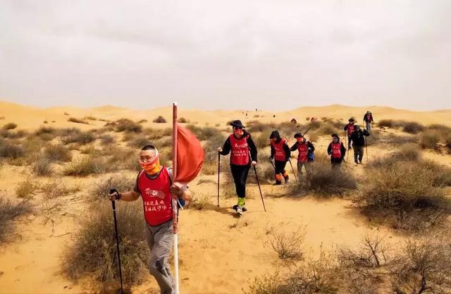 破浪迎晨曦，聚将战沙场：草根知本集团高管沙漠团建圆满收官