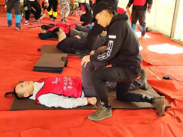 破浪迎晨曦，聚将战沙场：草根知本集团高管沙漠团建圆满收官