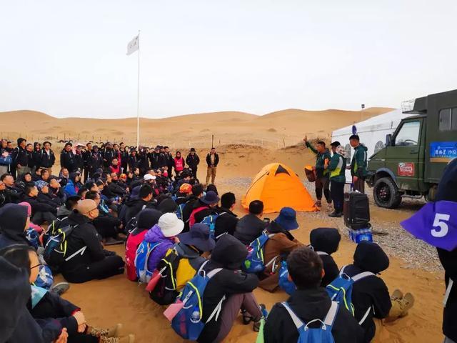 破浪迎晨曦，聚将战沙场：草根知本集团高管沙漠团建圆满收官
