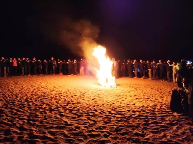 破浪迎晨曦，聚将战沙场：草根知本集团高管沙漠团建圆满收官