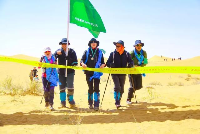 破浪迎晨曦，聚将战沙场：草根知本集团高管沙漠团建圆满收官