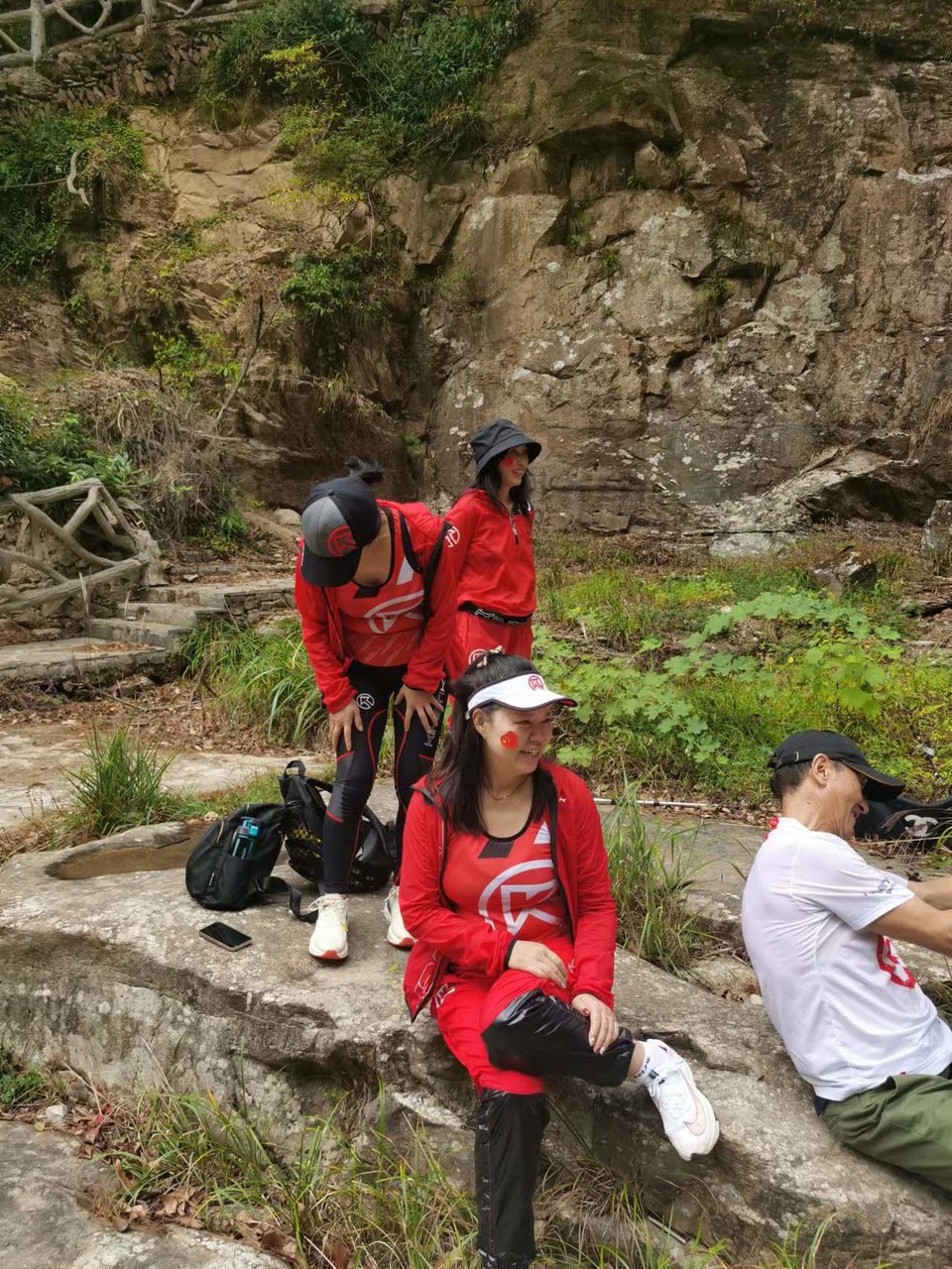 CZSMNiE-xpzCpdLxpP5zUCmaoNj5_MIH-ENVDpxwLPiuJl1JPgpE3OaeTfijMl_C