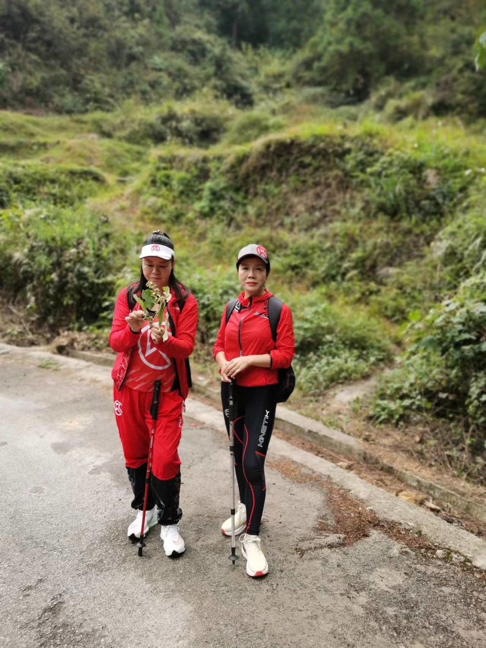 foDHQ0AdIykxxFJ5mumgMKKNdpabuzT_BqLJWgX1fIARoMbBOCfQmb4KU6d_Z9CQ