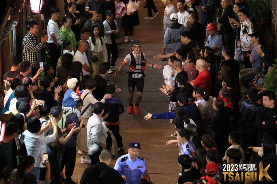 -YinF6gCTuWyFFE4srTqSfK5KOpv-nV9OabalfDKB3jf0DFA6QG0WJ4sEAericxJ