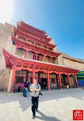 8B370343-8117-46FB-A86F-0ED37EE37043