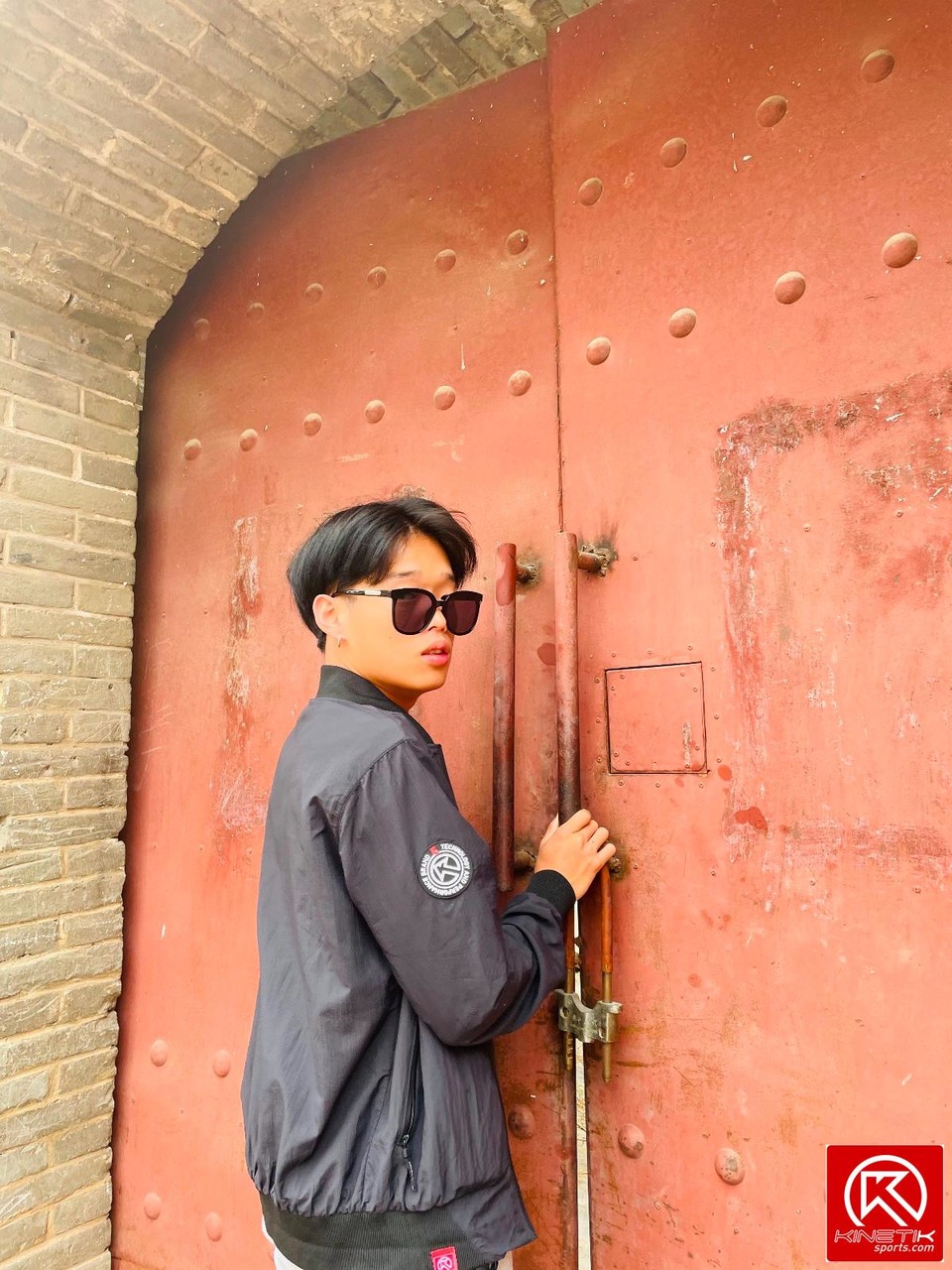 9E31FF88-7307-4E4F-AFC3-4EB25980F7F3