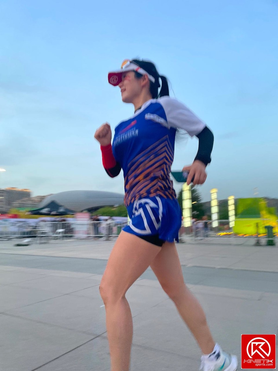 E90B953B-267A-4AD2-802F-E71CDE3CB703