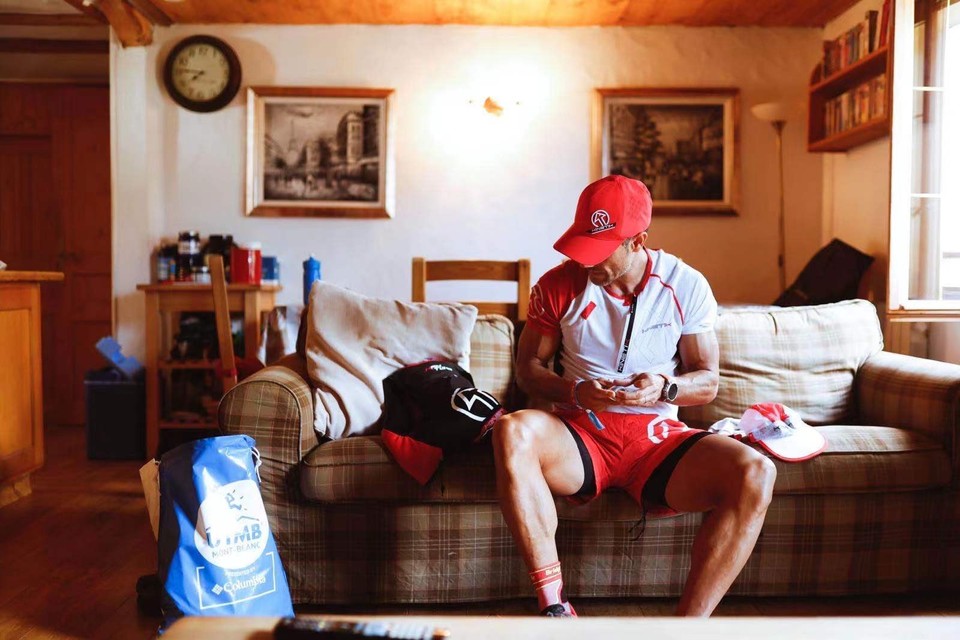 E2746CFA-6C65-4F80-B350-6B1371190B18