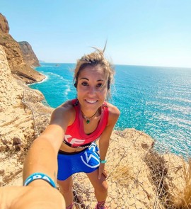 D8B82AED-B639-4EF7-81F2-8901DEA5F98C