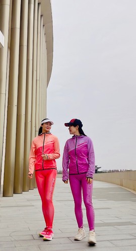 2BB05261-0C61-4F1F-8B94-25CE6B3447EE