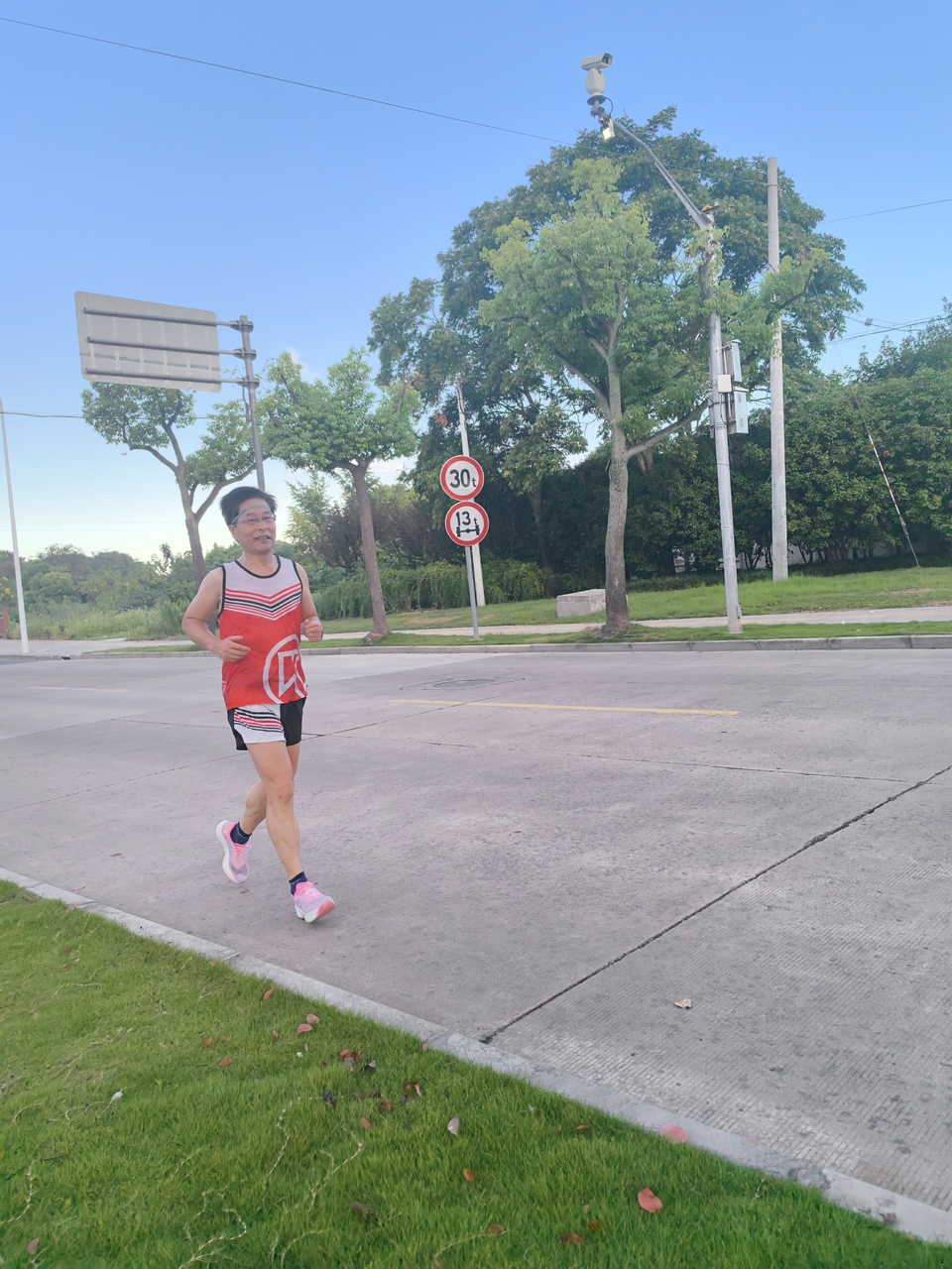 w5visr_-vqSFze3Uw9hXjwfDvSEyGC0sZA9NU0VAxZj_hoRPzQEVqNBb9eQE_eBM