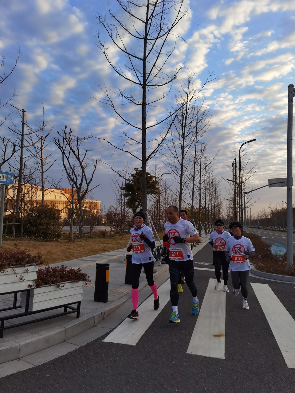 Tbt-Pym14XPKKlpcl_SaVVdewZkxnWNEArWS-H4nYAn2nh9chHTHzVggUCb-b252