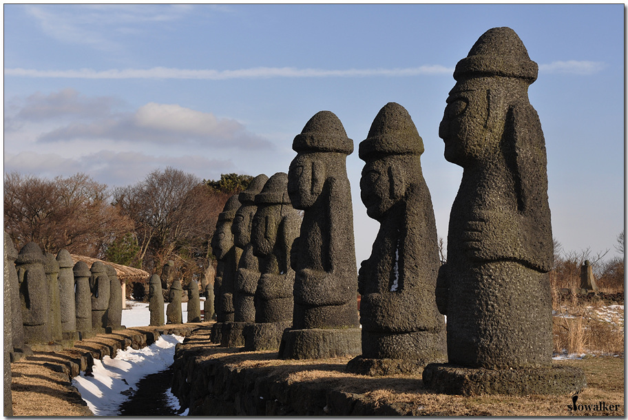 Dolhareubang是一座石像，是济州的象征。