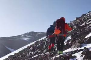 多彩阿克塞  登顶阿尔金