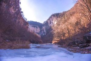 2022.12.28【乐平户外】新线路南太行九曲涧-冰河-千年古村碗窑河一天10公里徒步滑冰